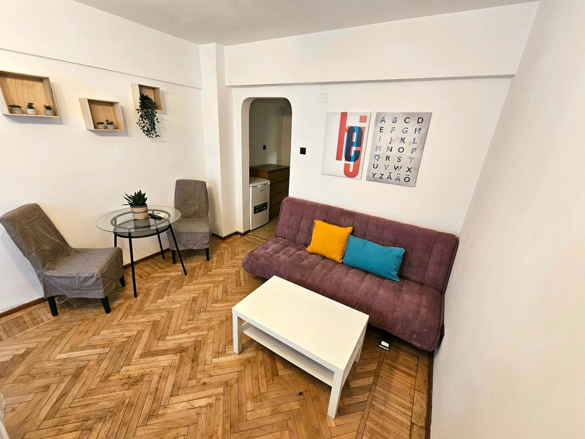 Low Cost Studio Bucarest