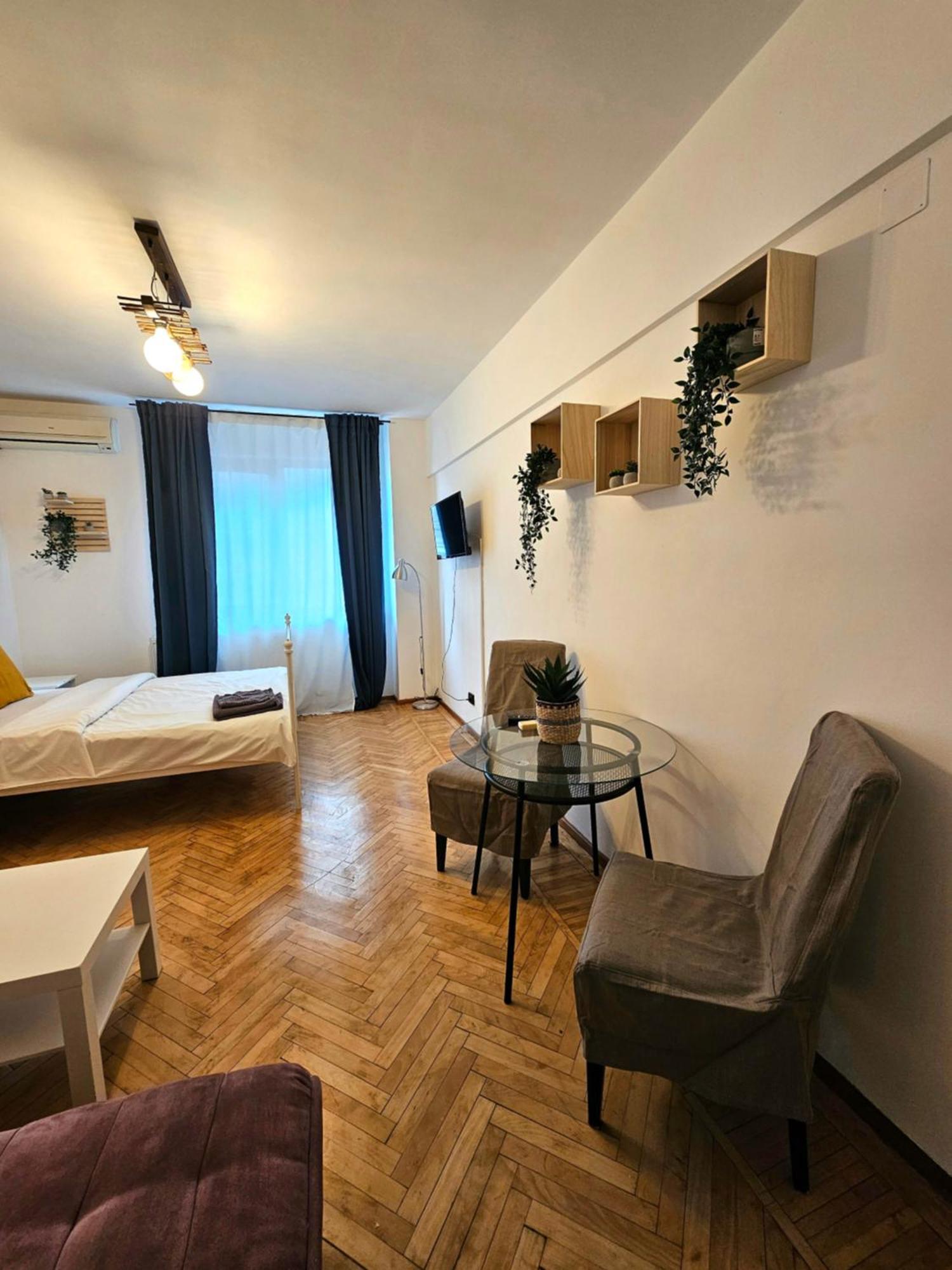 Low Cost Studio * Bucarest