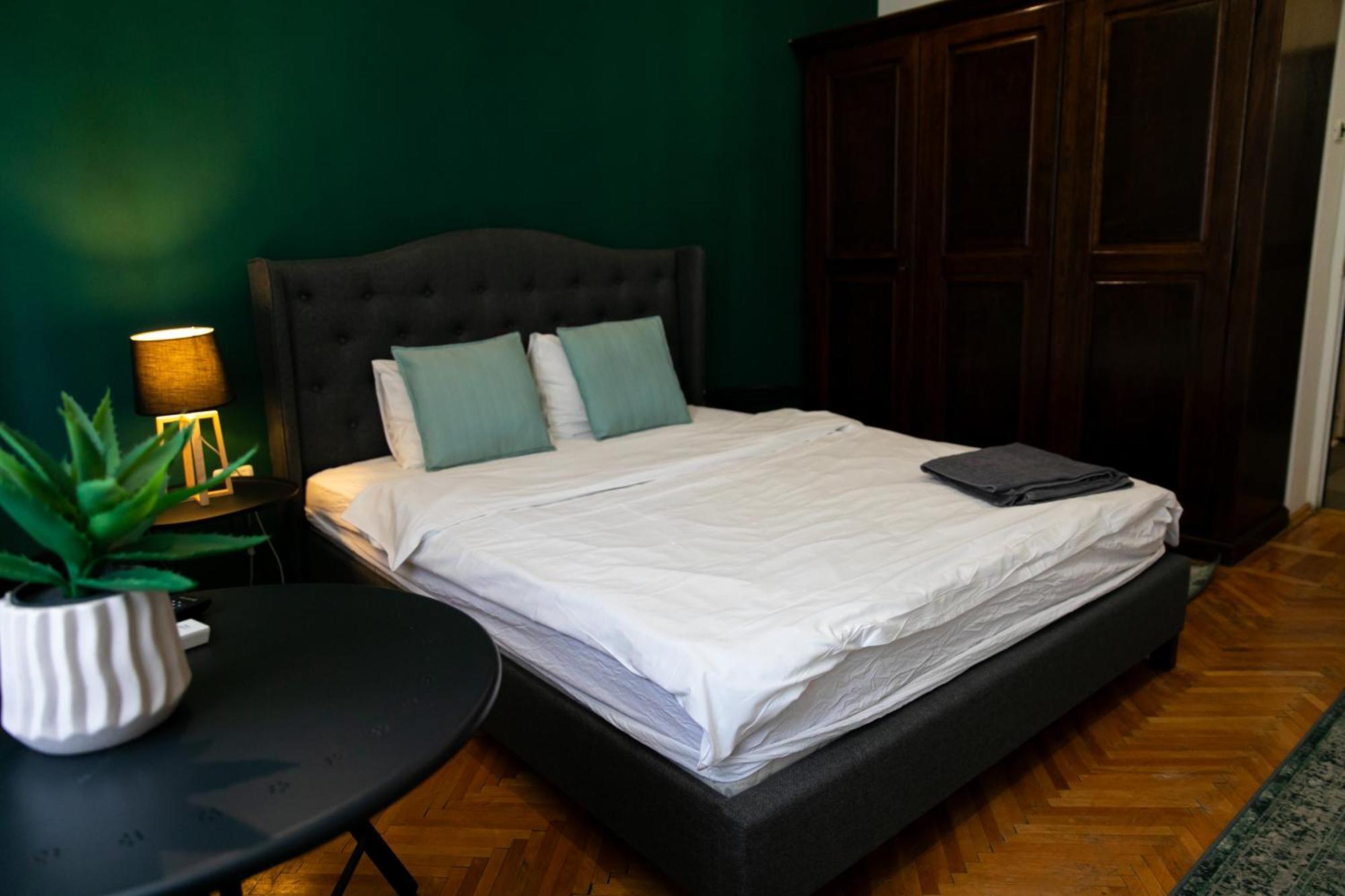 Low Cost Studio Bucarest